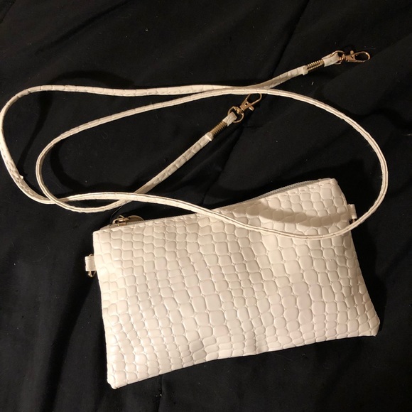 SALE! 🛑 NWOT Faux White Leather Bag/ Clutch - Picture 4 of 8